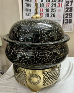 Casserole ronde en émail noir avec couvercle à motif doré, réchauffe-plats isolé, design oriental, pot en métal avec poignée en alliage de zinc - Product Image 4