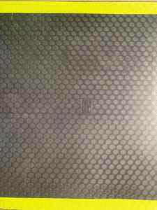 Tapis de sport antidérapant avec surface texturée et bords à haute adhérence, conçu pour les entraînements de musculation et les studios de fitness - Product Image 2