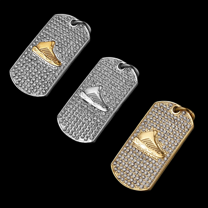 Pendentif de luxe en argent 925 avec cristaux de strass et breloque en forme de sneaker plaqué or, unisexe, pour usage quotidien, provenant d'Inde - Product Image 5