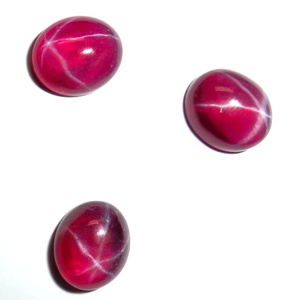 Rubis étoilé transparent ovale 11x13 mm 9 carats, cabochon poli créé en laboratoire avec effet étoile à 6 branches pour la fabrication de bijoux - Product Image 5
