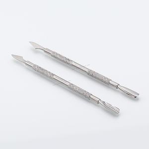 Poussoir à cuticules à double extrémité en acier inoxydable pour manucure et pédicure - Product Image 6