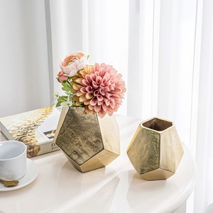 Vases de table en verre soufflé transparent craquelé, grand format, modernes, avec supports en fonte et finition laiton doré faits à la main, de luxe, vente en gros - Product Image 1