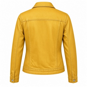 Chaqueta vaquera roja PDK para mujer, estilo camionero, con emblema decorativo, bolsillos en el pecho, cierre de botones y diseño elegante y largo. - Product Image 3