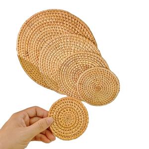 Sous-verre classique en rotin tressé avec incrustation en céramique, tapis à boisson fait main, décoration et cadeau de fêtes, fabriqué au Vietnam - Product Image 1