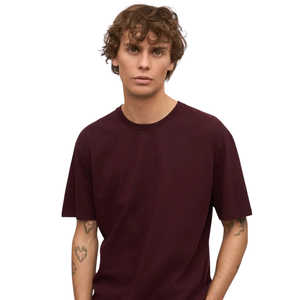 เสื้อยืดคอกลมแขนสั้นทรงตรงผ้าเจอร์ซีย์เรียบง่ายสำหรับผู้ชาย รับผลิตตามแบบ OEM ขายส่ง B2B ผู้ส่งออกเสื้อผ้า - Product Image 6