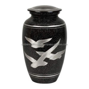 Urne moderne en aluminium du fabricant indien pour les cendres des animaux de compagnie adultes, grandes fournitures funéraires de crémation décoratives gravées à la main - Product Image 6