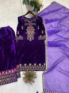 Conjunto de salwar/kurta de terciopelo suave de seda, color morado especial para bodas y fiestas, con diseño de cuello redondo, corte recto y borde moderno. - Product Image 6