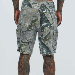 Shorts en jean pour hommes avec logo personnalisé, design embossé, chaîne et pierres imprimées, style streetwear. - Product Image 5