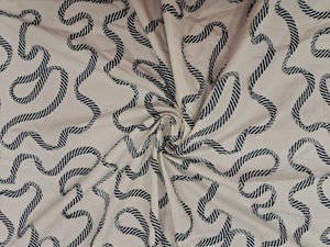 Approvisionnement en gros de popeline de coton blanc avec des embellissements en ruban rayé marine pour les collections de mode contemporaine - Product Image 5