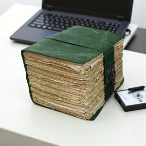 Grand carnet en cuir rigide vintage fait main, Grimoire, 600 pages, format A5, reliure spirale, carnet d'écriture - Product Image 1
