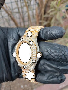 Montre de luxe pour homme en or jaune, boîtier rond de 42 mm, verre saphir, mouvement à quartz analogique, bracelet entièrement serti de moissanite, style hip-hop - Product Image 3