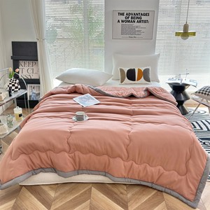 Couette moderne en microfibre unie avec rembourrage en polyester, ensemble de literie lavable 4 pièces 300 fils pour usage domestique - Product Image 1