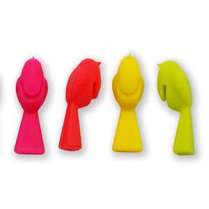Lot de six breloques colorées en forme d'oiseaux pour verres à pied, repères amovibles pour verres à cocktail, idéales pour l'accueil de soirées - Product Image 3
