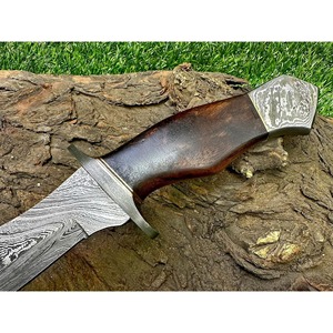 Cuchillo Bowie de Camping Hecho a Mano Personalizado con Punta Clip, Hoja Recta de Acero de Damasco de 3mm de Grosor, Mango de Madera y Funda de Cuero - Product Image 2