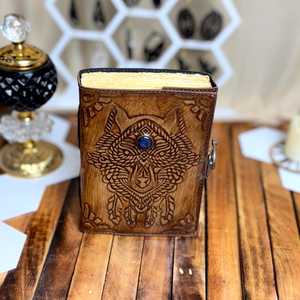 Diario de cuero Wolf, grimoire antiguo hecho a mano con papel de borde deshilachado - Product Image 5