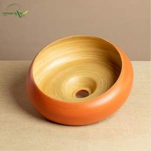 Lampe suspendue en bambou tissé à la main avec une forme organique lisse - Product Image 2