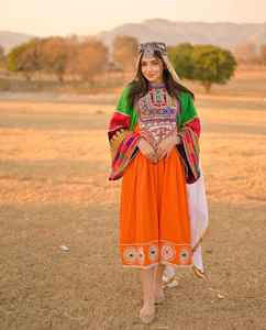 Robes de mariée afghanes Kuchi faites à la main en gros avec appliques en dentelle et volants, en tissu de coton de la meilleure qualité, style trapèze longueur genou - Product Image 4