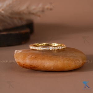 แหวนเพชรทรงหยักแบบเต็มวง 14K ทองคำแท้สีเหลือง ดีไซน์เรียบหรู ซ้อนกันได้ เหมาะสำหรับเป็นของขวัญวันครบรอบสำหรับผู้หญิง - Product Image 1