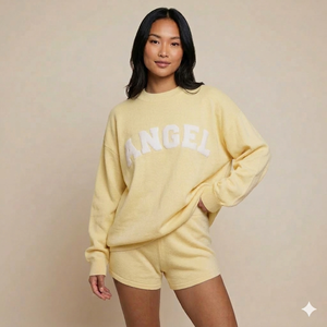 Conjunto de Invierno para Mujer, Cuello Alto y Pantalones Cortos, Diseño Estructurado de Dos Piezas, Estilo Urbano - Product Image 1