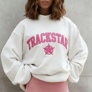 เสื้อสเวตเชิ้ตคอเต่าสีขาวขนาดใหญ่สำหรับผู้หญิง พร้อมลายพิมพ์กราฟิกดาวสีชมพูสไตล์สตรีทแวร์สุดชิค - Product Image 3