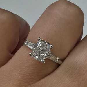 Bagues de fiançailles en diamant en or massif 14K 18K, serties à griffes, taille coussin, diamants de laboratoire, pour demande en mariage, mariage, bijoux de déclaration, fabricant de joaillerie fine - Product Image 4
