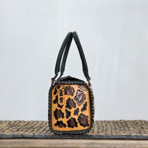 Bolso de Mano de Cuero de Lujo, Modelo Speedy, con Estampado de Leopardo, Asa Superior y Cierre de Cremallera - Product Image 3