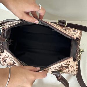 Bolso de Viaje de Cuero Genuino para Mujer, Estilo Speedy, con Patrón Floral Grabado a Mano, para Viajes y Uso Diario - Product Image 6