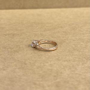 Elegante Anillo de Diamantes Cultivados en Laboratorio, Oro Rosa de 9KT, Corte Redondo, Piedra Central de 0.82CT con Diamantes Laterales, Joyería de Lujo para Mujer, Ideal para Fiestas - Product Image 5