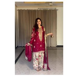 Conjunto de ropa étnica para mujer con top de georgette sintético premium con bordado de lentejuelas de 5 mm, mangas largas, salwar patiyala, dupatta de satén y encaje. - Product Image 1