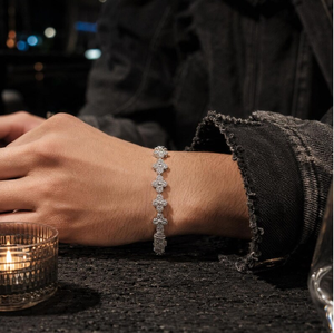 Pulsera de Cuatro Hojas de Plata de Ley 925 con Diamantes de Moissanita VVS, Pulsera de Tenis de Lujo, Joyería para Bodas - Product Image 4