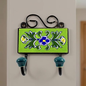 Patère murale en céramique verte avec motif floral bleu, style vintage fait main, 2 crochets - Product Image 3