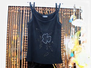 Nouvelle Robe de Soirée Droite Modeste 2026 pour Femmes Musulmanes, Faite à la Main avec Broderies Lourdes, Perles, Paillettes, Pompons et Cape Naturelle - Product Image 4