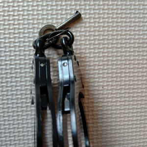 Al por mayor OEM: Esposas de metal negro de alta resistencia con llaves, doble bloqueo de seguridad, para cosplay y accesorios de escenario. Proveedor a granel. - Product Image 3