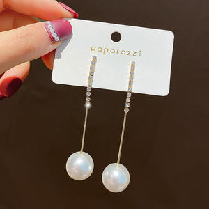 Boucles d'oreilles pendantes Paparazzi Diamond, style classique de luxe unisexe, bijoux à porter au quotidien, or massif 18 carats plaqué or rose - Product Image 3