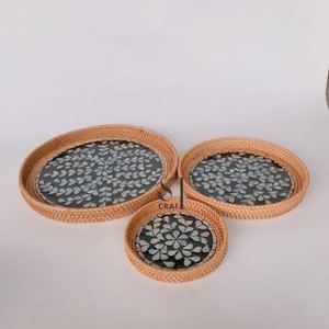 Plateau de service rond en rotin fait main, incrusté de mosaïque de coquillages nacrés, plateau décoratif créatif pour table basse et organisateur de nourriture - Product Image 5