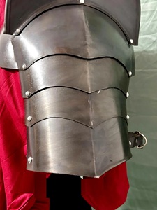 Armadura de Hombro Caballero de las Sombras - Placa Negra Hecha a Mano para Cosplay Listo para la Batalla y Coleccionistas MetalCostume - Product Image 3