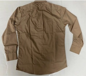 Camisa de uniforme de sarga para hombre, manga larga, color caqui, con bolsillos en el pecho para uso de guardia, para todas las estaciones. Camisa de trabajo de dos bolsillos para guardia de seguridad. - Product Image 4
