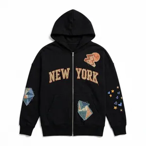 Sudadera con capucha negra con cremallera, diseño de patchwork de Nueva York, estrellas y corazones coloridos, de algodón y forro polar. - Product Image 1