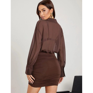 เดรสสั้นสีน้ำตาลกาแฟเข้ม แขนยาว คอวีลึก แต่งระบาย ทรงเซ็กซี่  อาจถือเป็นเดรสสำหรับใส่ไปเที่ยวรีสอร์ทริมชายหาดหรือออกงานกลางคืน - Product Image 2