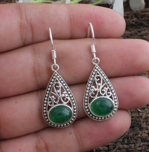 Pendientes de Jade Verde Natural, Plata de Ley 925, Pendientes Colgantes con Piedra Verde Esmeralda Genuina, Fabricante Mayorista de Joyería - Product Image 1