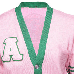 Cardigan en acrylique rose pour sororité, tricoté, à rayures vertes, col en V, boutonné sur le devant, avec logo AKA en lettres grecques, manches rayées, style collage - Product Image 5