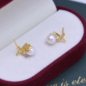 Boucles d'oreilles clous en argent S925 pour femmes, perles d'eau douce rondes de 11-12 mm avec de fines imperfections, perles blanches et violettes - Product Image 3