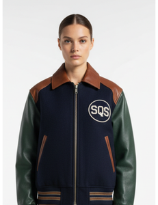Chaqueta universitaria corta vintage rosa para mujer, transpirable, con bordado de letras y logo personalizado, de lana/viscosa gruesa, estilo relajado. - Product Image 1