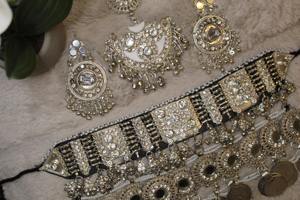 สร้อยคอเงินชนเผ่ากุจิอัฟกันแท้ ประดับด้วยงานกระจกทำมือและเหรียญห้อยแบบดั้งเดิม สไตล์วินเทจยิปซี - Product Image 3