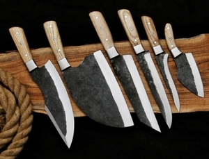 Ensemble de 6 couteaux de chef en acier Damas forgé à la main, écologiques, avec étui en cuir véritable pour la cuisine et le barbecue - Product Image 2