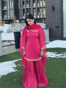 Robes Anarkali Punjabi à la mode, designs personnalisés, vêtements indiens et pakistanais, vêtements traditionnels brodés pour femmes, tenues de fête. - Product Image 2