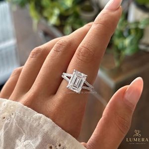 Anillo de Diamante Cultivado en Laboratorio con Corte Esmeralda y Banda Pavé en Oro Blanco de 14K/18K, Joyería Nupcial Personalizada - Product Image 6