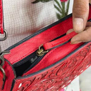 Bolso de Hombro Bohemio de Cuero Genuino con Grabado Floral, Correa Única, Cierre de Cremallera, para Uso Diario en Todas las Estaciones - Product Image 4