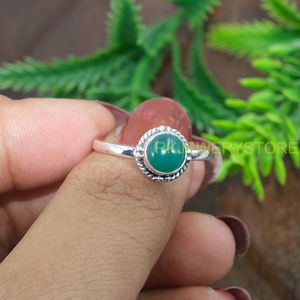 Bague en argent sterling 925 avec onyx vert naturel, faite à la main, cabochon, bijoux minimalistes bohèmes pour femmes, fournisseur en gros - Product Image 4