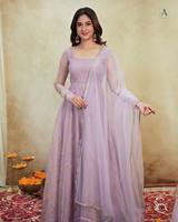 Robe Anarkali en Organza Tabby à Col Radiant pour Femme, Broderie de Perles, Papillon Épanoui, avec Dupatta en Tulle, Idéale pour Mariage et Cérémonies, Séchage Rapide